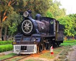 The museum is set up in an octagonal form which is filled with more than six galleries and also has an open area made up of railway tracks to run the 